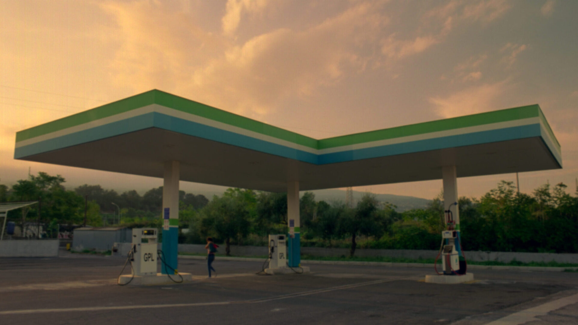 Eleonora_Contessi_Cinematography_Gas_Station - DIRECTION Olga Torrico - www.eleonoracontessi.com
